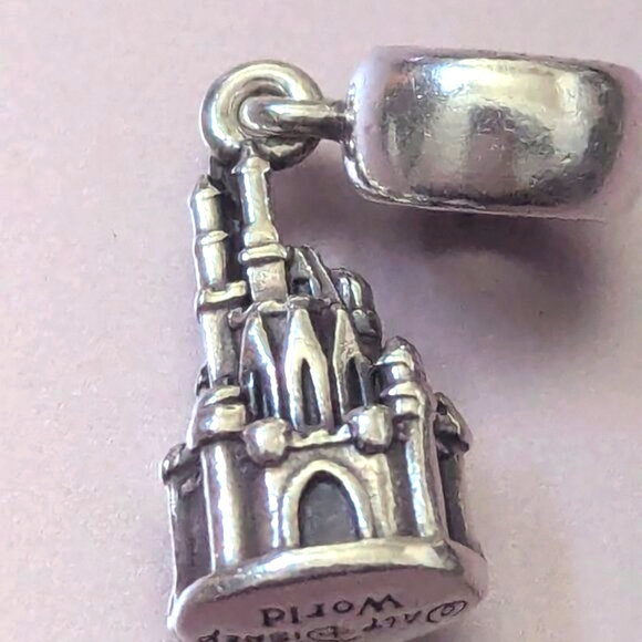 Pandora Disneyworld 45th Magic Kingdom Castle - Picture 4 of 13